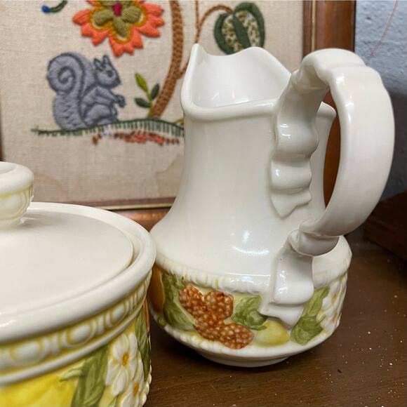 Vintage 60s 70s Metlox Della Robbia cream and sugar set pitcher and bowl - Picture 2 of 5